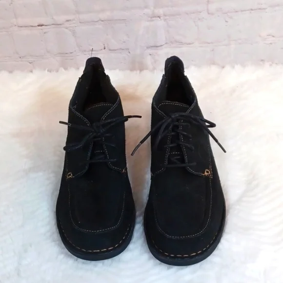 Clarks | Shoes | Clarks Mens Black Suede Low Cut Boots Sz 1  display picture 1